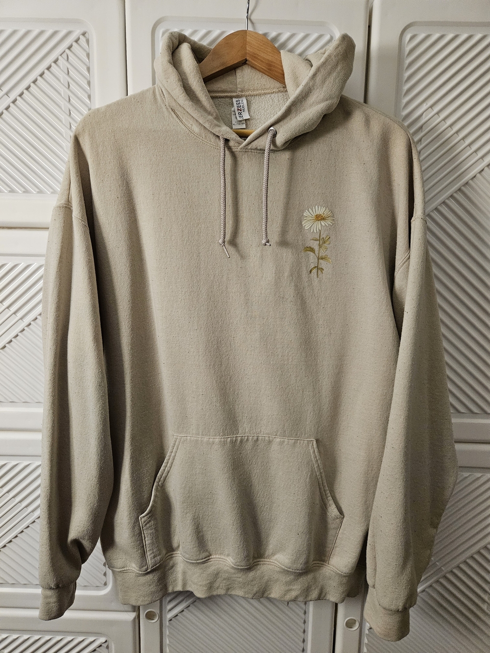 Women's Cream Hoodie with Embroidered Daisy - Casual Pullover